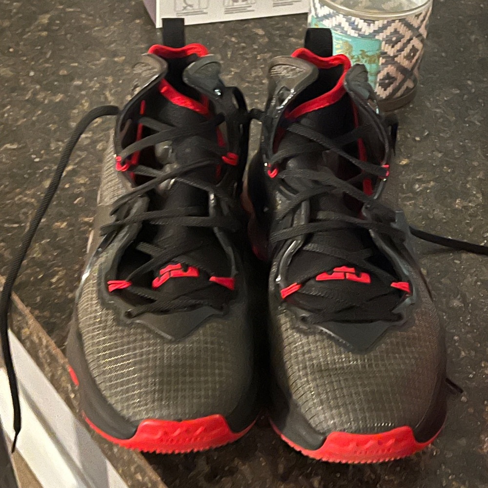 Nike Levon 19s youth